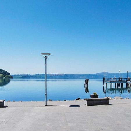 Cozy Home In Anguillara Sabazia With Kitchenette エクステリア 写真