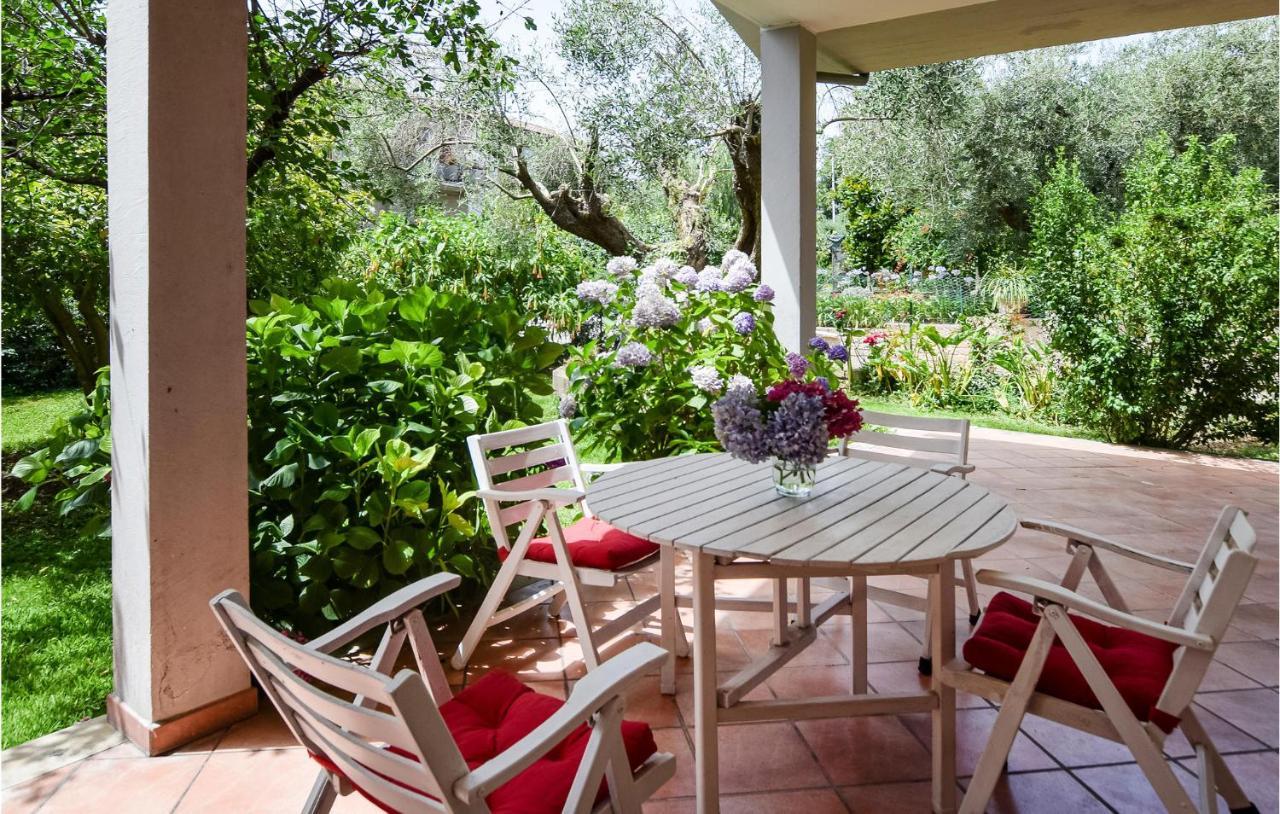 Cozy Home In Anguillara Sabazia With Kitchenette エクステリア 写真