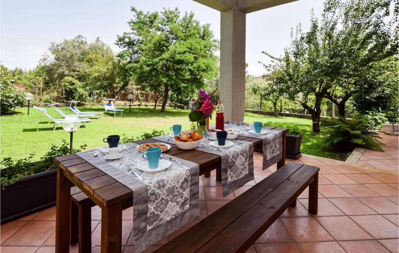 Cozy Home In Anguillara Sabazia With Kitchenette エクステリア 写真