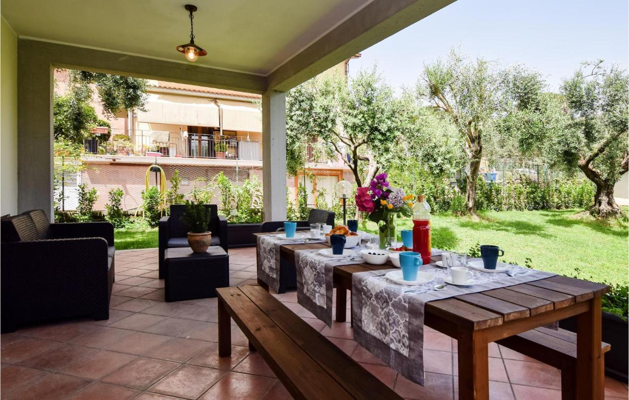 Cozy Home In Anguillara Sabazia With Kitchenette エクステリア 写真