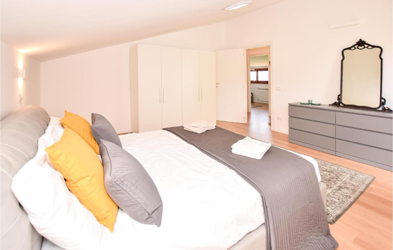 Cozy Home In Anguillara Sabazia With Kitchenette エクステリア 写真