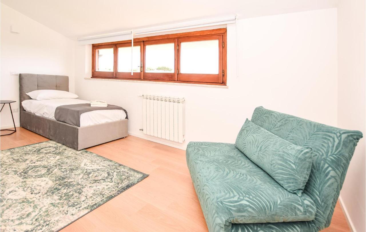 Cozy Home In Anguillara Sabazia With Kitchenette エクステリア 写真
