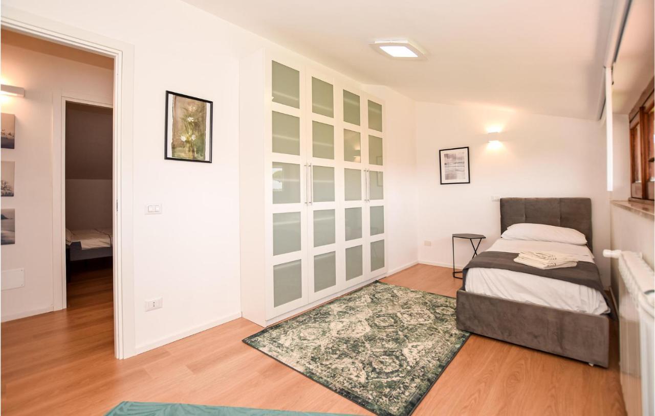 Cozy Home In Anguillara Sabazia With Kitchenette エクステリア 写真