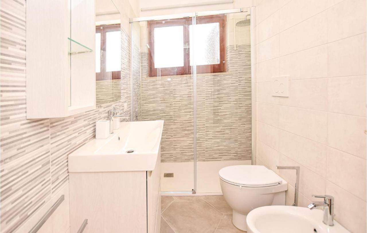 Cozy Home In Anguillara Sabazia With Kitchenette エクステリア 写真