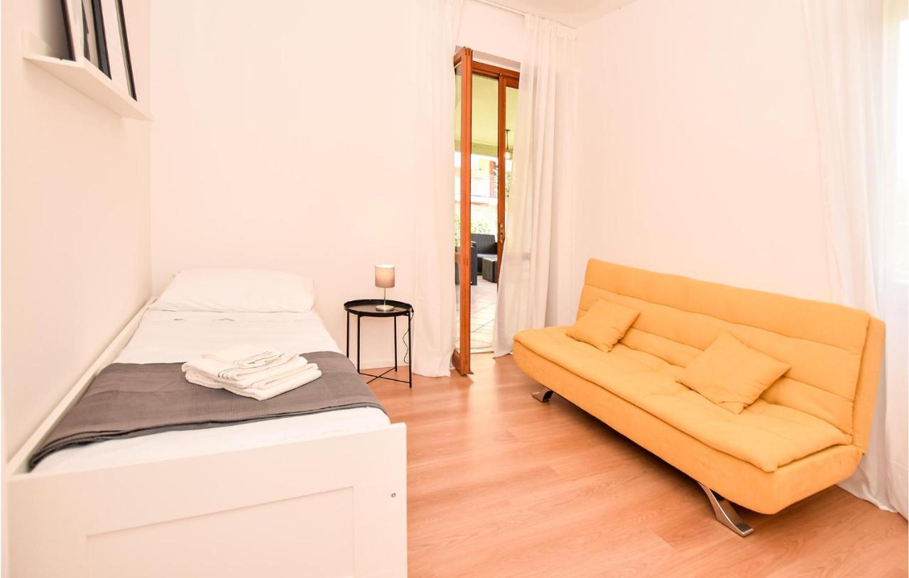 Cozy Home In Anguillara Sabazia With Kitchenette エクステリア 写真